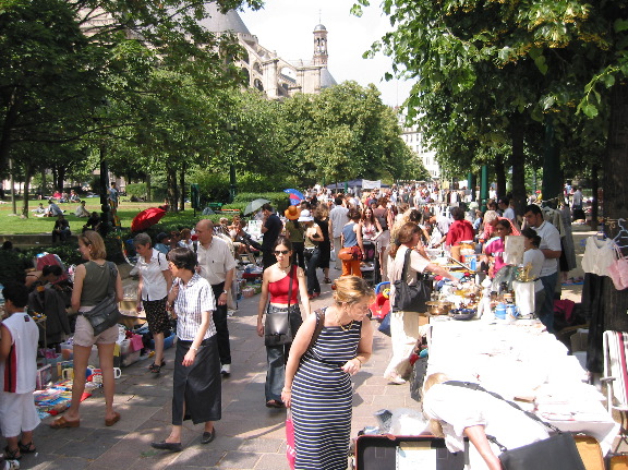 2003_videgrenier_halles_04