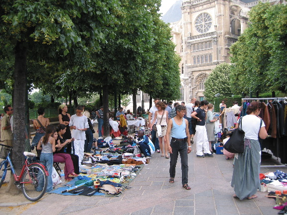 2003_videgrenier_halles_05