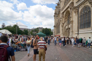 A 14h les allées sont bien pleines