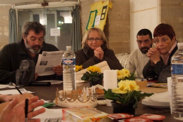 Anne au cours d’une réunion de la bagagerie Mains libres (janvier 2007)