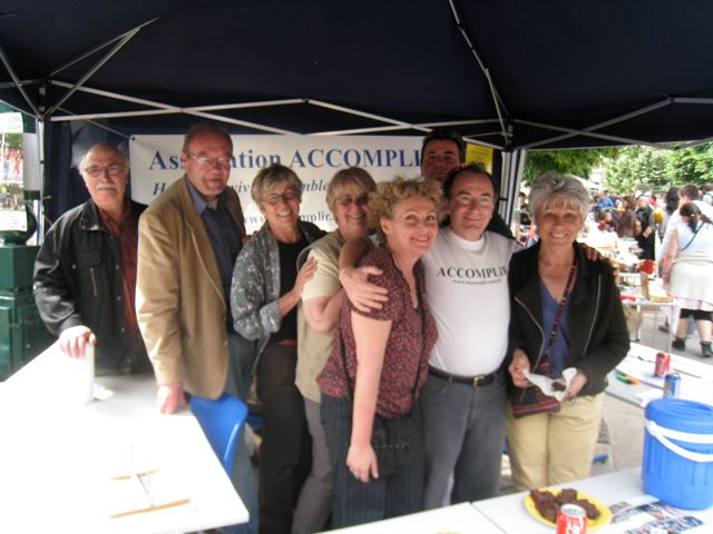 Les volontaires du stand d’Accomplir : Marcel, Bernard D, Marie-Ange, Jacqueline, Barbara, Bernard B, Gilles, Danielle