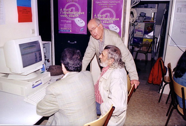 Jean-Jacques, pr&eacute;sident de l’Union des Champeaux, d&eacute;couvre la technologie moderne
