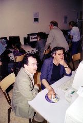Gilles, notre vice-pr&eacute;sident, admire le travail de Jean-Fran&ccedil;ois, notre r&eacute;alisateur !