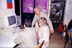 Jean-Jacques, pr&eacute;sident de l�Union des Champeaux, d&eacute;couvre la technologie moderne
